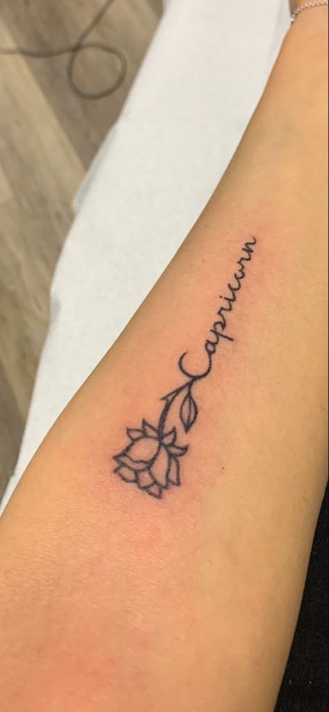 Rose with Capricorn text tattoo on wrist Capricorn Neck Tattoos Women, Capricorn Small Tattoo Ideas, Tattoo Ideas For Capricorn, Capricorn Tattoo For Black Women, Small Tattoo Ideas Capricorn, Tattoo Zodiac Capricorn, Tattoo Ideas Female Capricorn, Small Tattoos Capricorn, Capricorn Neck Tattoo