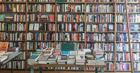 Chicago Bookstores, Powells Bookstore, Pilsen Chicago, Chicago Travel Guide, Chicago Vacation, Chicago Trip, Chicago Aesthetic, Indie Bookstore, Chicago Tours