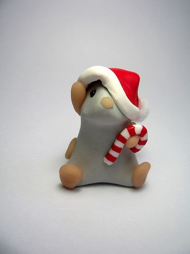 Santa Mouse | This wee mouse's hat is just too big for him! | Kirsten Miller | Flickr Christmas Fondant, Santa Mouse, Pasta Cake, Christmas Mice, Christmas Cake Topper, Fondant Animals, Xmas Cake, ดินปั้น Polymer Clay, Polymer Clay Figures