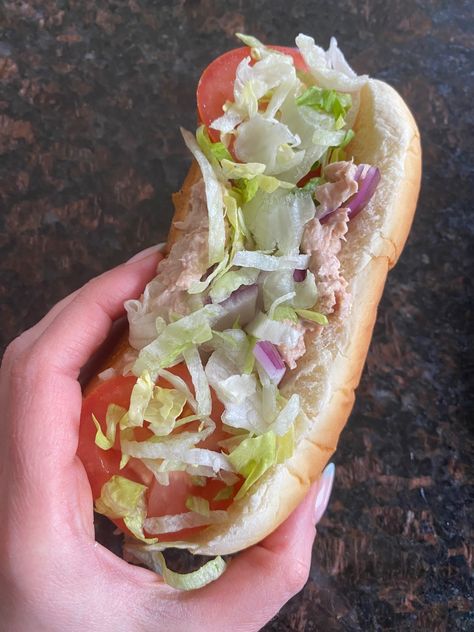 This Subway Tuna Salad Sandwich Copycat Recipe is so easy to make and cheaper than going to Subway! You'll love the convenience of making this delicious tuna salad sandwich at home. Subway Recipes, Subway Tuna, Submarine Sandwich, Fish Sandwich Recipes, Turkey Sandwiches Recipes, Fresh Peach Recipes, Easy Bbq Chicken, Tuna Recipe, Tuna Salad Sandwich