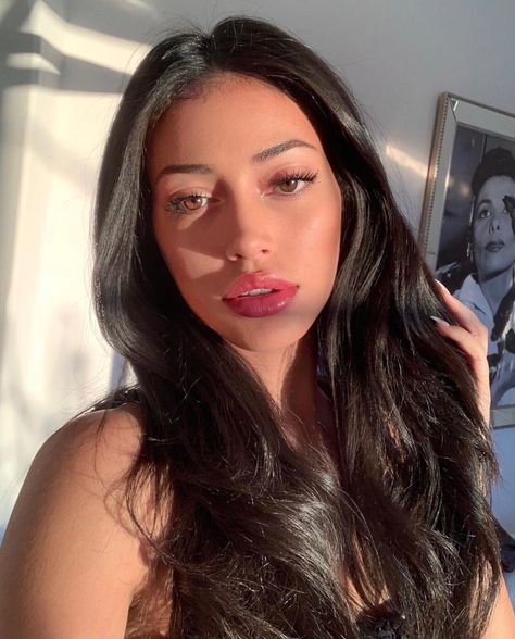 Cindy Kimberly, Pretty Makeup, Dark Hair, Pretty Face, Hair Looks, Hair Goals, Justin Bieber, Hair Inspo, Natural Makeup