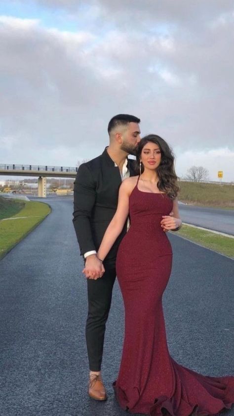 Photographie Indie, Prom Picture Poses, Prom Photoshoot, Pre Wedding Photoshoot Outfit, Wedding Photoshoot Props, Prom Poses, Dress With Train, Elegant Couple, Couple Dress