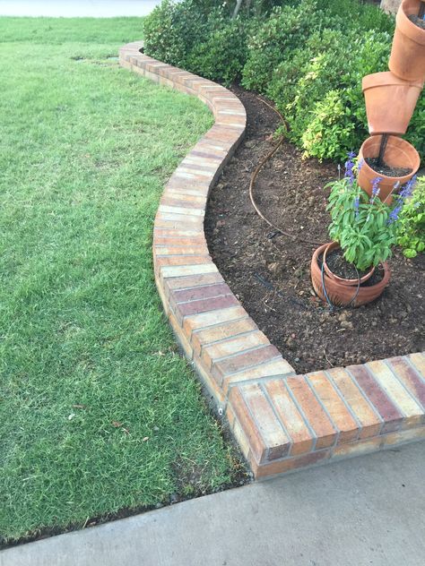 Brick Landscape Edging, Garden Edging Stones, Brick Flower Bed, Landscape Edging Stone, Stone Pathways, Brick Garden Edging, Flower Bed Borders, Flower Bed Edging, Brick Edging