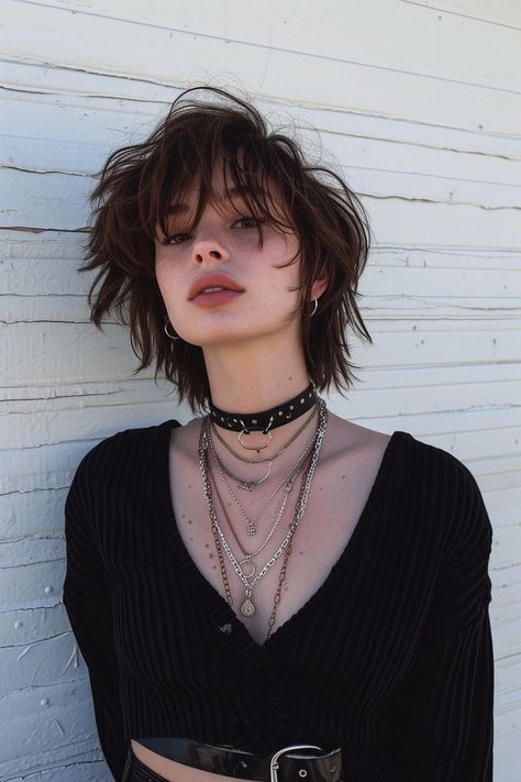 Short Witchy Haircuts, Grunge Haircuts Short, Short Alternative Hair, Gaya Rambut Emo, Shaggy Pixie, Haircut Tip, Trendy Bob Hairstyles, Flattering Hairstyles, Hair Inspiration Short