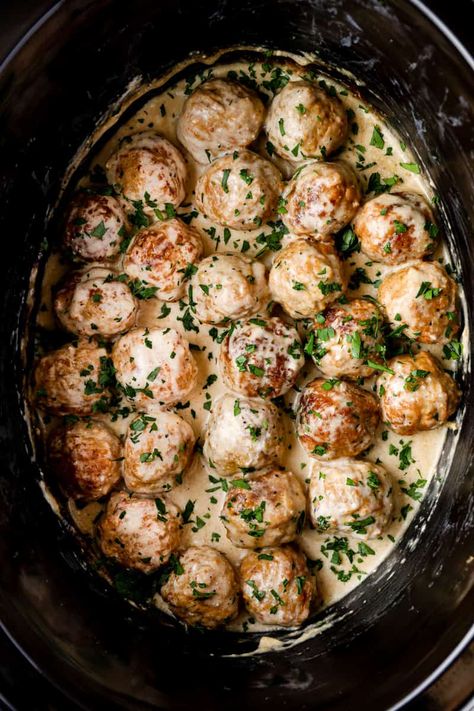 Slow Cooker Swedish Meatballs, Swedish Meatballs Crockpot, Swedish Meatballs Easy, Meatball Recipes Crockpot, Crock Pot Meatballs, Hearty Meal, Meatballs Recipe, Swedish Meatballs, Crockpot Recipes Slow Cooker