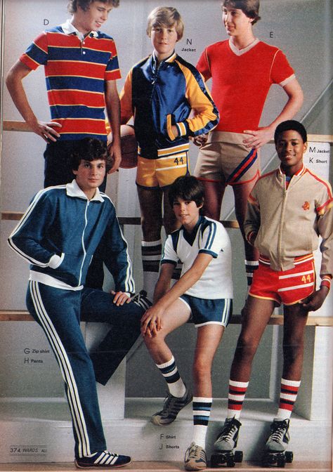 Family Photo Outfits Summer, Fashion 1980s, Vintage Outfits 90s, Disco Fashion, Outfits 90s, New Retro Wave, Shorts Adidas, Gay Fashion, Vintage Sportswear