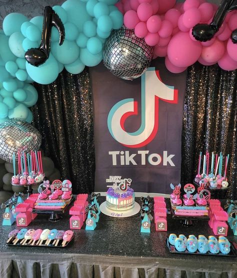 Tik Tok Decoration Ideas, Tiktok Theme Birthday Party, Tik Tok Party, Festa Power Rangers, Aaliyah Birthday, Pop Star Party, Christmas Party Backdrop, Bday Party Kids, Birthday Party Design