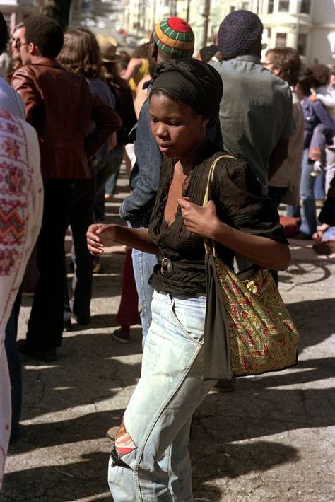 32 Fascinating Pics That Defined Californian Street Fashion in the Mid-1970s ~ Vintage Everyday 60s Fashion Vintage, 70s Photos, California Fashion, Disco Style, 60s And 70s Fashion, Seventies Fashion, Golden Gate Park, Model Aesthetic, Famous Girls