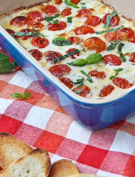 Hot Caprese Dip - You won't be able to stop going back for another bite of this addicting dip! Get the easy recipe on RachelCooks.com! Caprese Dip Recipe, Caprese Dip, Caprese Recipes, Keto Appetizers, Dip Sauce, Italian Appetizers, Appetizers Recipes, Party Dishes, Yummy Dips