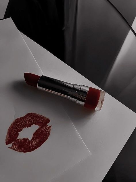 Lipstick Mark, Zestaw Ikon, Dark Red Wallpaper, Lipstick Kiss, I See Red, Dark Feminine Aesthetic, Feminine Aesthetic, Red Wallpaper, Old Money Aesthetic