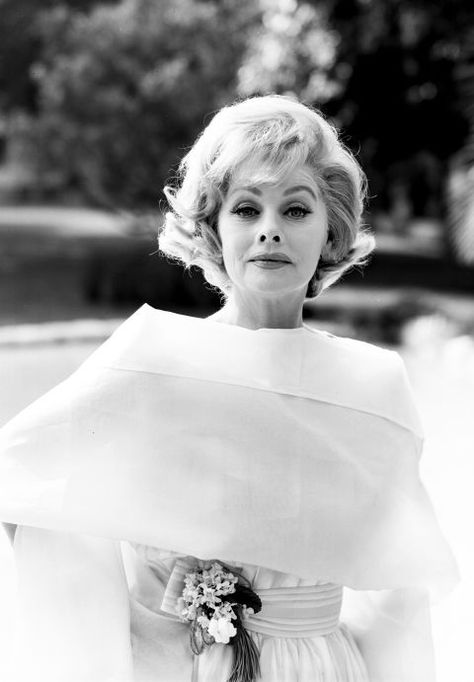 Lucille Ball Vintage Photos - 32 Rare Photos of Lucille Ball  1965: Posing in an all-white outfit for a portrait in Los Angeles. I Love Lucy Show, Lucille Ball Desi Arnaz, Lucy And Ricky, The Comedian, Desi Arnaz, Hollywood Boulevard, Motion Pictures, Lucille Ball, Love Lucy