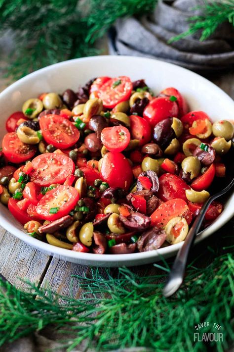 Olive Salad Recipe, Mediterranean Salad Recipe, Marinated Tomatoes, Simple Dressing, Olive Salad, Olive Recipes, Mediterranean Salad, Easy Salad, Easy Salad Recipes