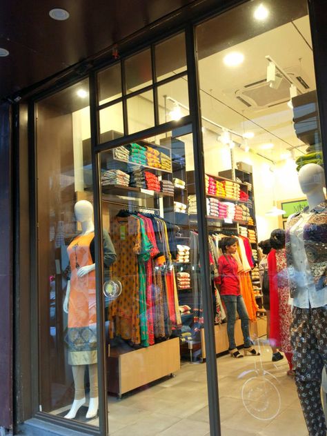 Ladies Shop Interior Design, Small Clothing Store Interior Shops, Women Clothes Shop Interior Design, Textile Shop Interior Design, Small Clothing Store Interior Design, Small Boutique Interior Design Indian, Small Botique Interiors Ideas, Tailor Shop Design, Boutique Interior Design Indian