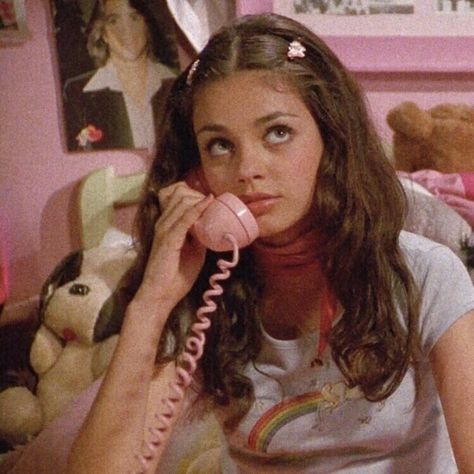 That 70s Show Aesthetic, Jackie That 70s Show, Jackie Burkhart, Aesthetic Tapestry, Date Aesthetic, 70s Show, 70s Aesthetic, Baddie Aesthetic, That 70s Show