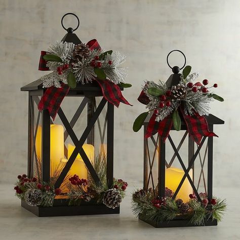 Rm Christmas, Christmas Lantern Ideas, Rustic Christmas Decorations, Lantern Christmas Decor, Candle Centerpiece, Traditional Holiday Decor, Centerpieces Diy, Christmas Candle Decorations, Hobby Ideas