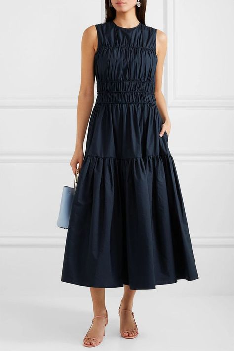 Roksanda Isilda Gathered Cotton-Poplin Midi Dress Navy Dress Outfits, Color Shoes, Gathered Dress, Mode Chic, Poplin Dress, Navy Dress, Cotton Poplin, Cotton Dresses, Spring Fashion