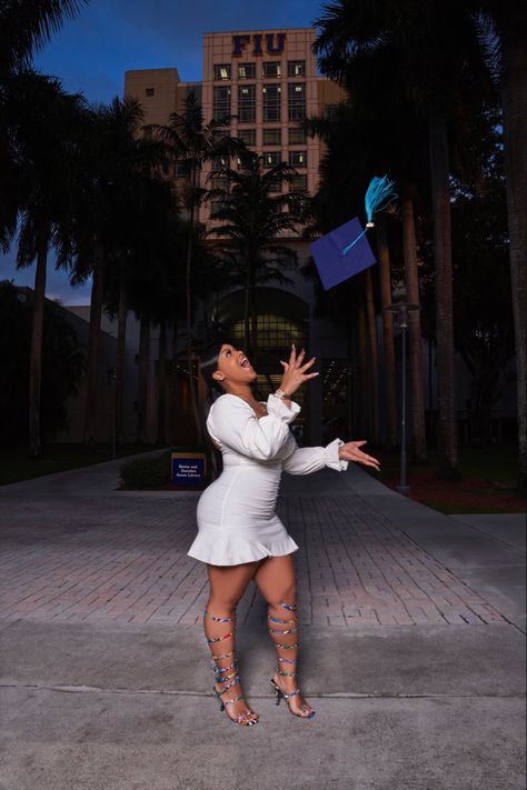 Senior Inauguration Outfits, Night Time Graduation Photoshoot, After Graduation Outfits, Graduation Dresses Black Women, December Graduation Outfit College, Outside Graduation Picture Ideas, Graduation Outfits Black Women, Graduation Picture Outfits, Graduation Outfit Ideas University Black Women