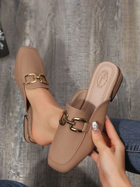 Classy Shoes Flats, Stylish Shoes Heels, Casual Shoes Women Sneakers, Pretty Sandals, Fashion Shoes Heels, Shoes Heels Classy, Bridal Shoes Flats, Classy Shoes, Patent Leather Loafers