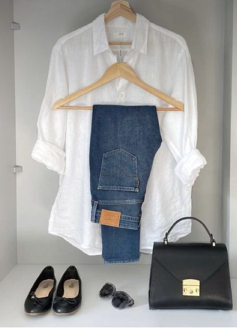 Jeans Hijab Outfit, White Shirt With Jeans, Jeans Hijab, Jeans Styling, Shirt With Jeans, How To Have Style, Styling Outfits, Outfits Con Jeans, Classic Style Outfits