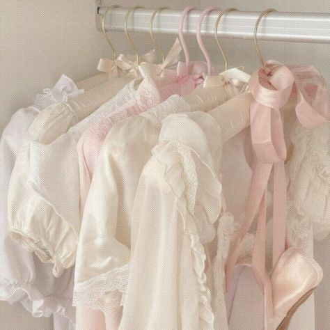 Images Terrifiantes, Soft Pink Theme, Doll Aesthetic, Baby Pink Aesthetic, Pretty Images, Pastel Pink Aesthetic, Pink Girly Things, Pink Vibes, Pink Themes