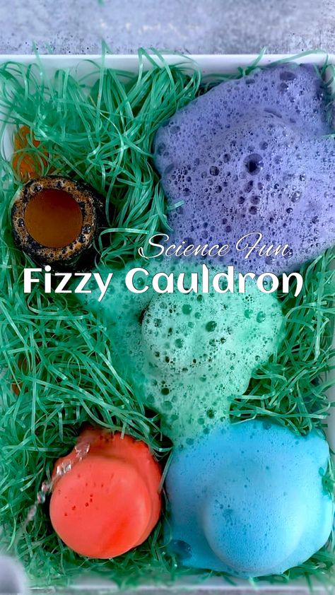 Bubbling Fizzy Cauldron STEM St Patricks Kids Science Experiment Saint Patricks Kids, Kids Science Experiment, Kids Science, Pre K Activities, Science Experiment, Science Experiments Kids, Science For Kids, Fun Science, Science Experiments