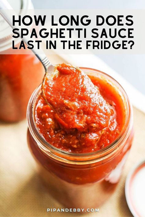 Spoon pulling spaghetti sauce out of a glass jar. Sweet Spaghetti Sauce Recipe, Pasta Sauce Canning Recipe, Thick Spaghetti Sauce, Spagetti Sauce Recipe, Canning Pasta Sauce, Homemade Italian Spaghetti Sauce, Canning Homemade Spaghetti Sauce, Homemade Canned Spaghetti Sauce, Making Spaghetti Sauce