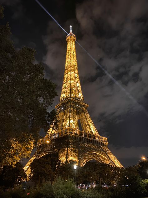 Aesthetic France Pictures, Efile Tower Aesthetic, Parisian Aesthetic Wallpaper, Torre Eiffel Aesthetic, Touring Aesthetic, Pairs Wallpaper, Paris At Night Wallpaper, Paris Wallpaper Aesthetic, Cute Photos Aesthetic