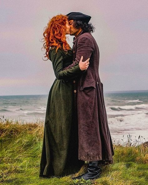 Poldark 2015, Demelza Poldark, Ross And Demelza, Aidan Turner Poldark, 18th Century Dress, Aiden Turner, Eleanor Tomlinson, Ross Poldark, Great Love Stories