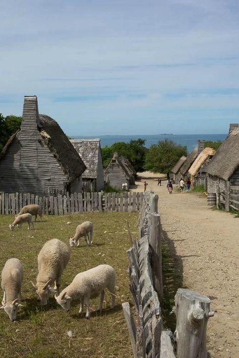 milkmaid Farm Village, Viking Village, England Aesthetic, Medieval Aesthetic, Medieval Houses, Colonial America, Village Life, 판타지 아트, May Flowers