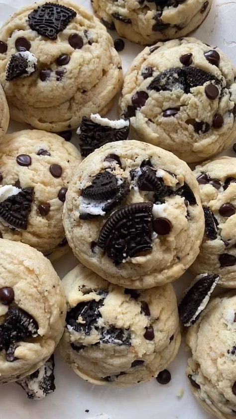 These Oreo chocolate chip cookies are soft, chewy and gooey! They are bakery style with buttery chewy edges and soft pillowy centers. This no chill cookie recipe takes only 20 minutes from start to finish. The addition of crushed Oreos makes these the best chocolate chip cookies! https://organicallyaddison.com/oreo-chocolate-chip-cookies/ | Organically Addison | Organically Addison · Original audio Oreo Aesthetic, Oreo Chocolate Chip Cookies, Organically Addison, Oreo Cookie Recipes, Oreo Stuffed Chocolate Chip Cookies, The Best Chocolate Chip Cookies, Best Chocolate Chip Cookies, Oreo Chocolate, Best Chocolate Chip