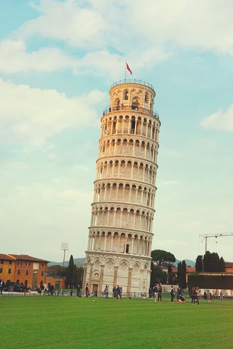 I would recommend staying in Pisa because it is a very peaceful mid-sized city. #destination #destinationguide #destinationsummer #destinationfabulous #places #travelersnotebook #travelmore #travellife #adventuretravel #adventuretime #backpacking #traveltips #travelblog #travelhacks #travellife #travel #vacation #vacationtips #familytravel #familyvacation #kidsactivities #outdoors #italy #travelguide Piza Italy Aesthetic, Pisa Tower Aesthetic, Tower Of Pisa Aesthetic, Leaning Tower Of Pisa Aesthetic, Piza Tower, Italy Places, Tower Photography, Pisa Tower, The Leaning Tower Of Pisa