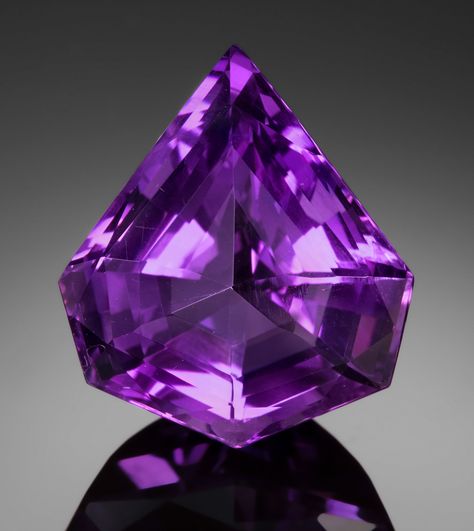 AMETHYST - 28.17 CT Uruguay Heritage Auctions Faceted Gems, Amethyst Gem, Minerals And Gemstones, Rocks And Gems, Amethyst Quartz, Precious Gems, Gems Jewelry, Gems And Minerals, Rock Crystal