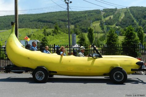 Daaaaaay-O: 1989 Banana Mobile - http://barnfinds.com/daaaaaay-o-1989-banana-mobile/ Big Banana, Strange Cars, Weird Cars, Car Humor, Amazing Cars, Art Cars, Car Design, Wooden Toy Car, Car Pictures