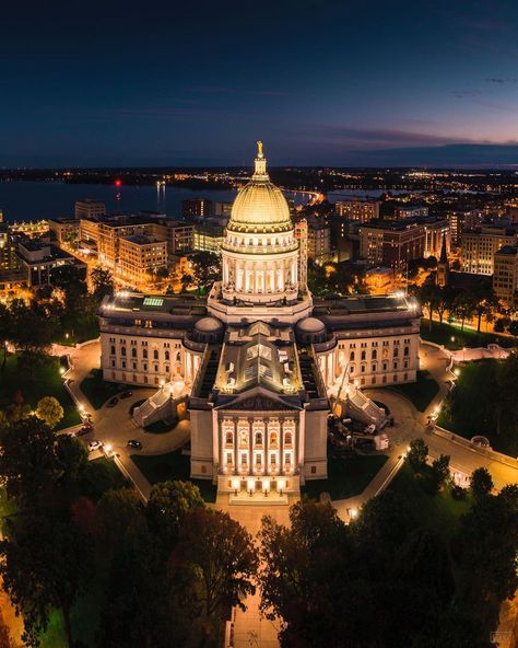 Wisconsin Wallpaper, Wisconsin Aesthetic, Interior Design Classes, State Capital, Uw Madison, Wisconsin State, State Capitals, Madison Wisconsin, Capitol Building