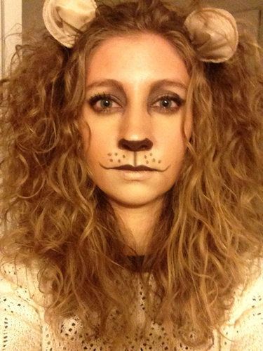 Halloween Makeup Ideas From Reddit | POPSUGAR Beauty Photo 3 Diy Lion Costume, Lion Costume Diy, Lion Makeup, Costume Lion, Meme Costume, Halloween Make-up Looks, Diy Costumes Women, Lion Costume, Diy Halloween Costumes For Women