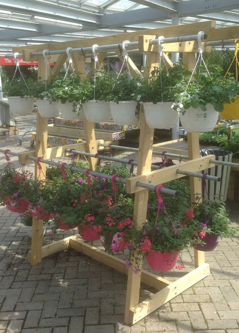 Garden Center Displays Nurseries, Retail Greenhouse Display Ideas, Greenhouse Display Ideas, Hanging Basket Display, Garden Center Displays, Plant Display Ideas, Plants For Hanging Baskets, Market Garden, Diy Store