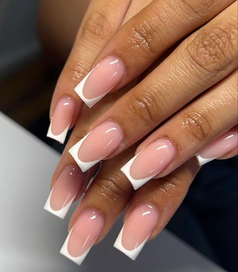 Gel X Square French Tip, White Tipped Acrylic Nails, White Tips Nails Acrylic, White French Tip Styles, White French Tips Designs, French Outline Nails Square, Natural Medium Length Nails, Short Acrylic Nails French Tip White, French Tip Acrylics Square