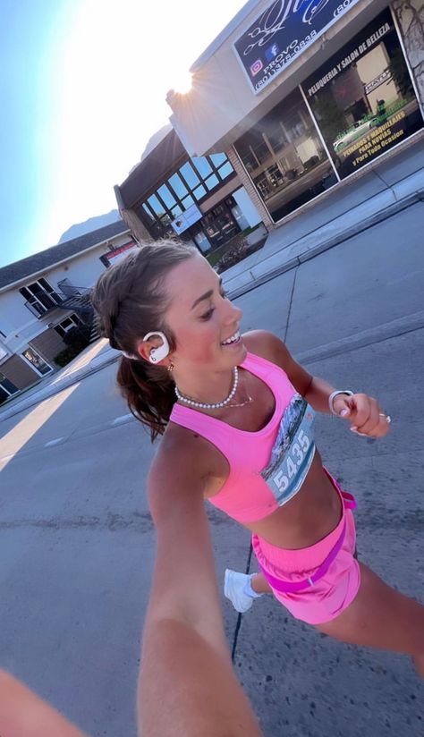 Cute Running Outfit, Best Running Gear, Half Marathon Training Plan, Workout Inspo, Marathon Training Plan, Endurance Workout, Cute Workout Outfits, Cute Gym Outfits, Runner Girl