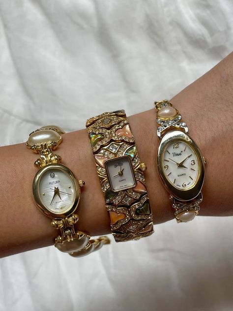 watches style #brandedwatchs #bestrolex #menw Cool Vintage Watches, Vintage Luxury Watches Women, Cool Watches Women, Vintage Gold Watch Women, Vintage Shop Aesthetic, Vintage Watches Antique, Aesthetic Watches, Vintage Womens Watch, Vintage Gold Jewelry