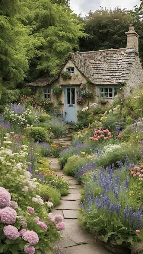 Overgrown Home Aesthetic, Wild Flowers Garden Landscaping Yards, English Hillside Garden, English Style Cottage Exterior, England Garden Design, English Garden Curb Appeal, Cottages Exterior Ideas, English Cottage Yard, Country Cottage Garden Design