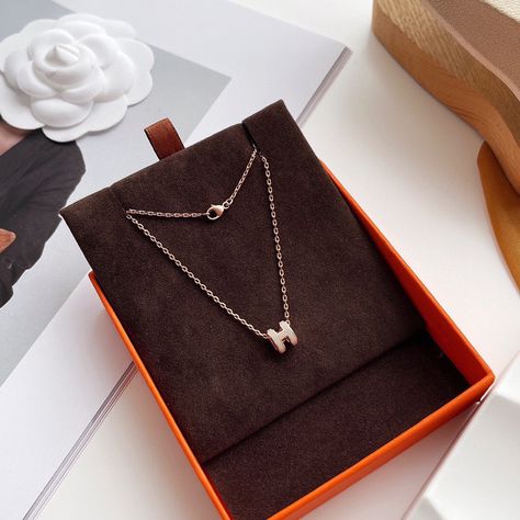 Hermes neckchain for ladies Price:39usd Hermes Necklace, H Necklace, Hermes Jewelry, Neck Chain, Mini Fashion, Chain Lengths, Rose Gold Plates, Made In France, Rose Gold