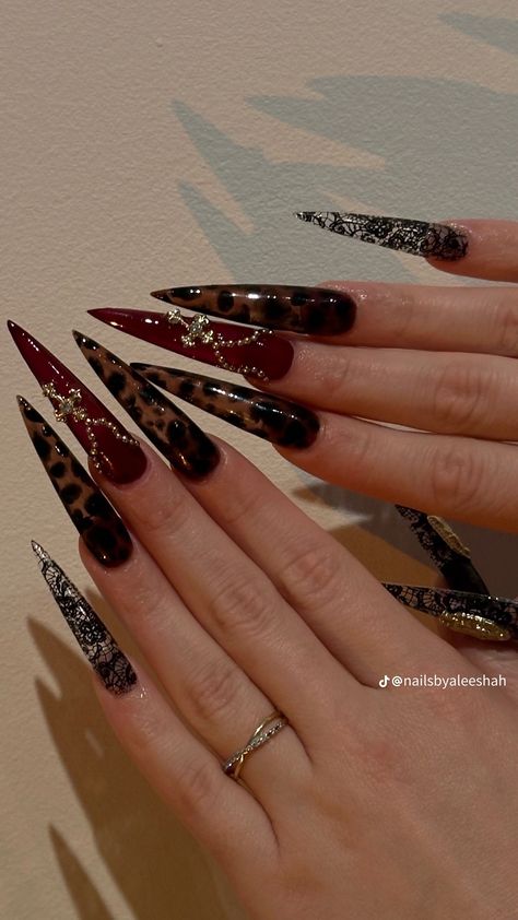 Nail Ideas Birthday, Nails Dark Feminine, Dark Feminine Nails, Autumn Nails Brown, Nails Unique Design, Special Occasion Nails, Brown Nails Fall, Stiletto Nails Long, Feminine Nails