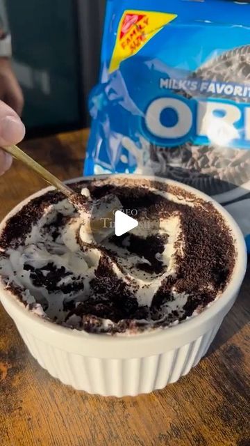 Calvin Kang | cooklikeimbook ✌🏻 on Instagram: "Oreo Tiramisu~ Incoming “thats not tiramisu” comments 
 
1 Servings in a bowl and you probably could share it. Its a lot.  
387 Calories l 38g Protein l 7g Fat l 44g Carbs

I used 3 regular Oreos in my video because my store ran out of Thins but the macros are listed for Oreo Things.  

INGREDIENTS: 

Yogurt Mascarpone:
250g Greek yogurt 
7g Sugar free cheesecake jello 
15g or half of a scoop Vanilla protein powder (I used Legion. Legions protein powder is lactose free!)  3 Oreo Thins (halved) 3 Oreo cookie thalved(without the cream)

Layers:
Oreo- Dunk it in yourmilk 
Layer with yogurt 
Other half of Oreo- dunk it it in your milk 
Layer with yogurt Oreo Crumbles  
#oreo #gym #cookiesandcream #milk #cookies #tiramisu #fitness #health #dessert Cheesecake Jello, Oreo Tiramisu, Greek Yogurt Dessert, Oreo Thins, Yogurt Dessert, Sugar Free Cheesecake, Yogurt Parfait, Oreo Cookie, Milk Cookies