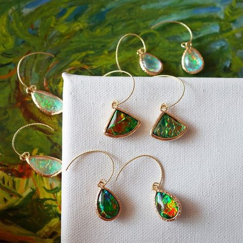 Here comes our #peacock #jewelry selection 🦚💚🧡💜 #peacockjewellery #vintagevibes #vintagestyle #peacockaccessories #cuteearrings #peacockearrings #hugetomato #affordablejewellery Fancy Painting, Peacock Accessories, Painting Earrings, Peacock Jewelry, Opal Drop Earrings, Vintage Gold Earrings, Cultured Pearl Bracelet, Vintage Earring, Earrings Opal