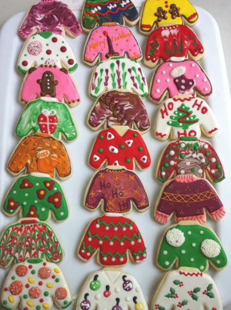 Christmas Sweater Party Ideas, Ugly Christmas Sweater Party Ideas, Sweater Party Ideas, Christmas Party Friends, Ugly Sweater Cookie, Ugly Christmas Sweater Outfit, Tacky Christmas Party, Christmas Party Ideas For Teens, Party Ideas For Adults