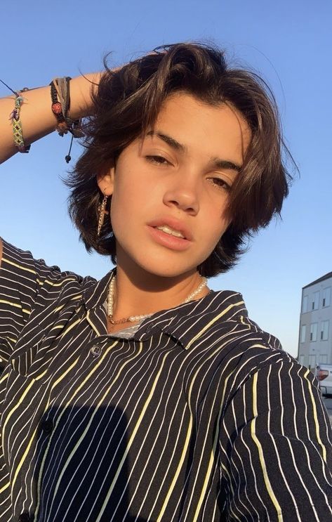 Masc Hair For Women, Very Short Hair For Thick Hair, Masc Lesbian Haircut Round Face, Lesbian Short Hairstyles, Medium Nonbinary Hairstyles, Short Haircut Lesbian Hairstyles, Androgyny Haircut, Women Short Hairstyles 2022, Short Side Shaved Hair