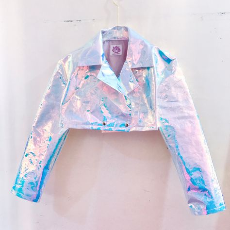 ▲▲Happy Shopping  Jacket features iridescent holo fabric material , Would be perfect for an party  costume or everyday wear. Unisex   For this one is standard style , if you need still can made to order Unisex !! Chest: 112cm Length:36cm/  Sleeve length:61CM  Shoulder:52cm Waist :108cm Different light have different effect , have fun and charm everywhere. For made to order ,  please mention your size when you pay an order. Size we need :  shoulder , Chest , sleeve length, arm circumference Size will slightly adjust depends on the style. (Please contact us , if you have any problems ) More photos please check instagram: @molamola_official ------------------------------------- Holographic Outfit, Holographic Jacket, Rave Party Outfit, Vaporwave Fashion, Gamine Style, Jacket Suit, Really Cute Outfits, Kpop Outfits, Costume Party