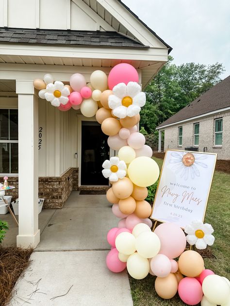 First Birthday Party, daisy theme Onederful Birthday Party Girl Daisy, Daisy First Birthday Theme Backdrop, Daisy Bday Party, Isnt She Onederful Birthday Theme Daisy, Baby Girl First Birthday Theme Spring, First Birthday Girl Flower Theme, Daisy Party Theme 1st Birthdays, Daisy First Birthday Theme, Daisy 1st Birthday Party