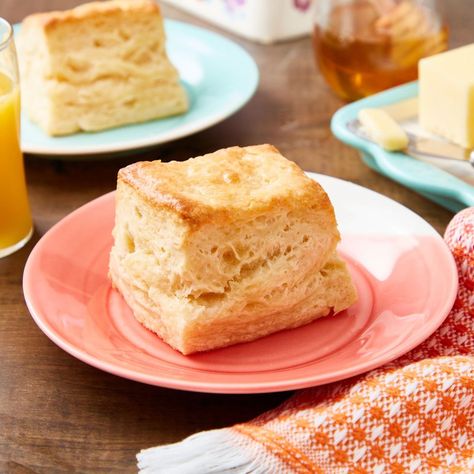 Buttermilk biscuit recipe Best Buttermilk Biscuits, Frozen Biscuits, Buttermilk Biscuits Recipe, Chocolate Sheet Cake, How To Make Biscuits, Homemade Ranch, Ree Drummond, Sausage Gravy, Buttermilk Biscuits