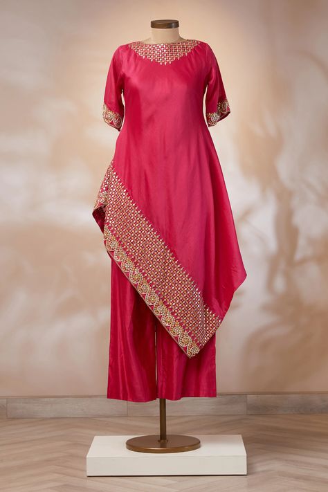 Asymmetric Kurti Designs, Saree Reuse, Asymmetric Kurta, Kurta Palazzo Set, Long Gown Design, Kurta Pant Set, Designer Kurti Patterns, Long Kurti Designs, Pink City